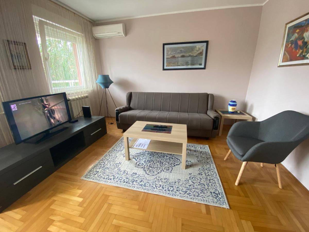 Hill Apartment Belgrad Exteriör bild